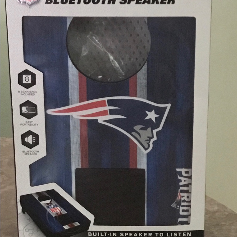 NIB NFL Patriots Tabletop Cornhole Game & Speaker